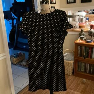 Beige polka dot on a black background. Small Worn once Old Navy, ruffle sleeve